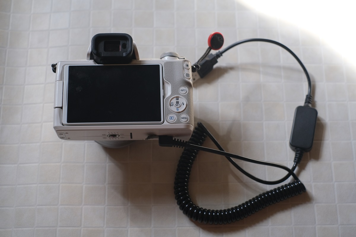Ulanzi BG-3カメラハンドグリップとDCカプラーを使ってEOSKissMに給電してみた話