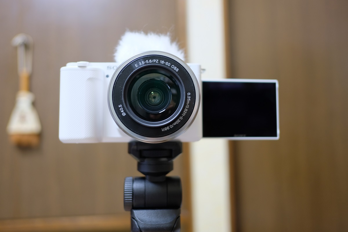 値下　ソニー　ZV-E10 シューティンググリップ+予備電池+おまけ多数！ レンタル] ソニー VLOGCAM ZV-E10 2K パワーズームレンズキット
