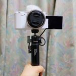 ZV-E10給電使用にはUlanzi ハンドグリップBG-4とL字ケーブルが便利